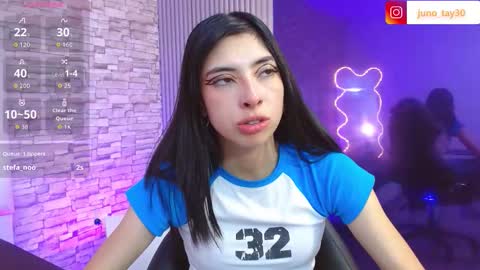 Snapshot of juno_tay chatting on October 3, 2025, 7:22 pm JUNO online show from October 3, 2025, 7:22 pm