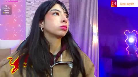 Snapshot of juno_tay chatting on November 21, 2025, 11:42 am JUNO online show from November 21, 2025, 11:42 am