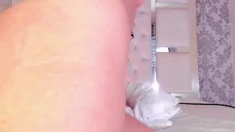 EMI  independent model  online show from January 20, 2025, 1:39 am