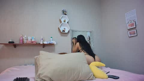 Snapshot of just_isa chatting on May 30, 2026, 4:15 pm Isa y Luci online show from May 30, 2026, 4:15 pm