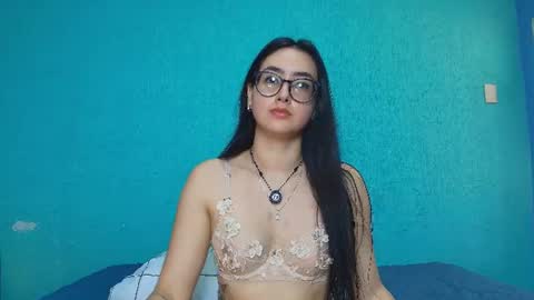 Snapshot of just_isa chatting on June 20, 2026, 2:53 pm Isa y Luci online show from June 20, 2026, 2:53 pm