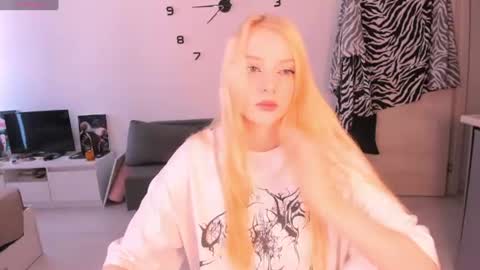 Snapshot of just_jessy_meow chatting on July 8, 2026, 4:50 am JESSY online show from July 8, 2026, 4:50 am