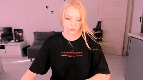 Snapshot of just_jessy_meow chatting on July 25, 2026, 2:25 pm JESSY online show from July 25, 2026, 2:25 pm