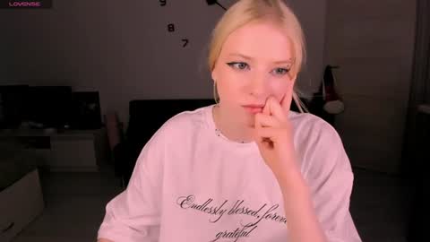 Snapshot of just_jessy_meow chatting on August 2, 2026, 6:50 pm JESSY online show from August 2, 2026, 6:50 pm