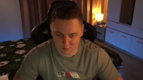 Snapshot of just_top chatting on December 19, 2025, 2:35 pm David online show from December 19, 2025, 2:35 pm