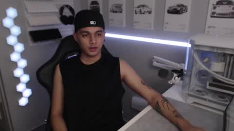 Snapshot of justagamerxxx chatting on December 4, 2025, 7:11 pm Rhys online show from December 4, 2025, 7:11 pm