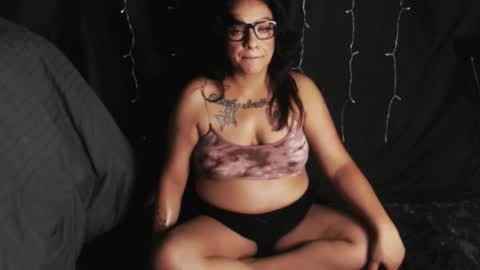 Layla online show from March 26, 2026, 8:20 am