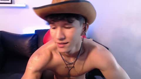 JUSTIN ANDREW online show from October 31, 2025, 9:05 pm