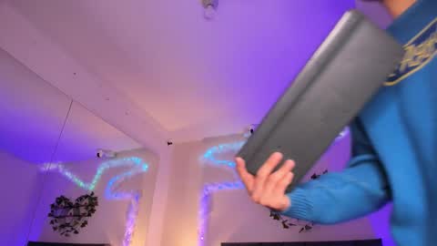 Justin online show from January 10, 2026, 11:23 am