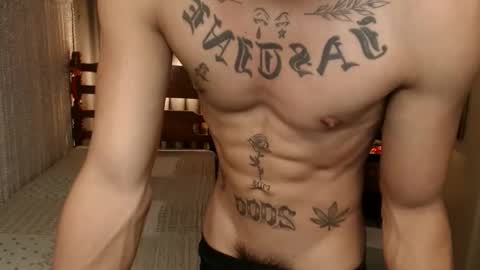 justine_hunk online show from March 22, 2026, 3:48 pm