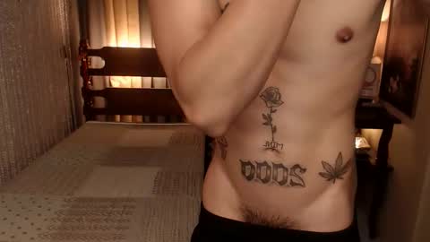 justine_hunk online show from May 1, 2026, 5:50 pm