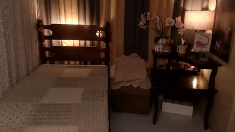 Snapshot of justine_hunk chatting on May 25, 2026, 9:43 pm justine_hunk online show from May 25, 2026, 9:43 pm