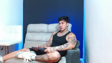 justinfuller_31 online show from April 24, 2026, 3:09 am