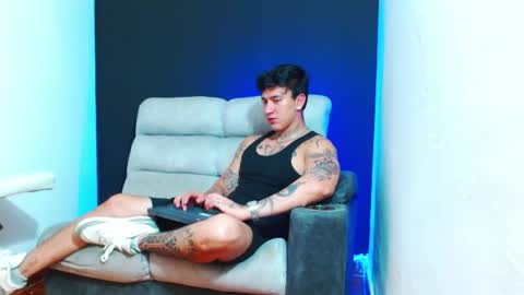 justinfuller_31 online show from May 8, 2026, 1:33 am