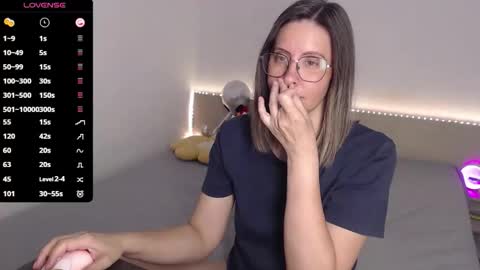 Julie online show from June 8, 2026, 3:51 am
