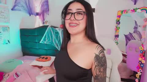 Snapshot of justonecute chatting on October 19, 2025, 8:04 am Emy online show from October 19, 2025, 8:04 am