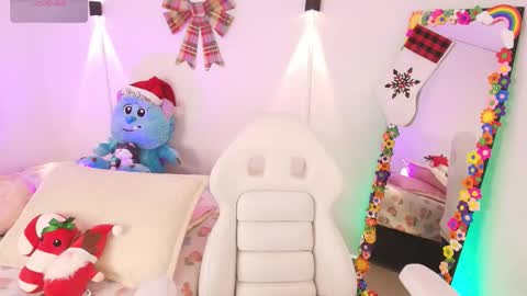 Emy online show from December 3, 2025, 3:58 am