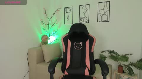 Snapshot of jvenuss chatting on October 5, 2025, 9:13 pm ees 3 online show from October 5, 2025, 9:13 pm