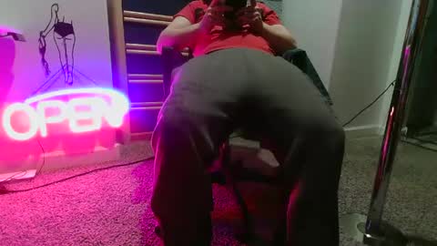 Snapshot of jwowzer69 chatting on February 1, 2025, 6:54 am Rock Peaches Last tipper gets surprise online show from February 1, 2025, 6:54 am