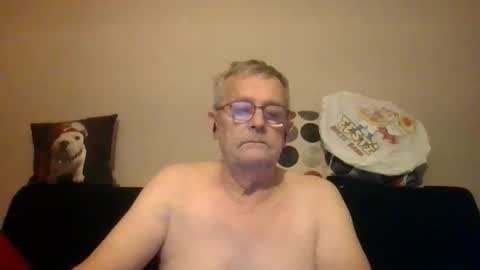 Arthur01750 online show from November 17, 2025, 3:51 pm