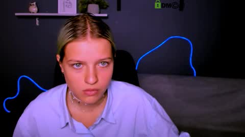 kaela_spell_ online show from September 30, 2025, 12:54 pm