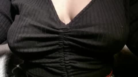 Snapshot of kai_rayne chatting on December 1, 2025, 11:15 am Kai online show from December 1, 2025, 11:15 am