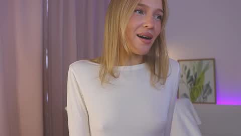 Snapshot of kailyginger chatting on May 30, 2026, 9:28 am My name is Mia Pleasures to see you Lets have good time together online show from May 30, 2026, 9:28 am