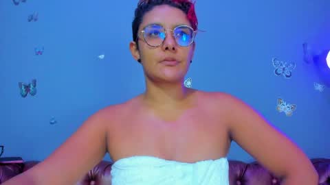 kaira_mosse_ online show from April 28, 2026, 11:59 am