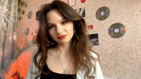 Snapshot of kaitlinmorphis chatting on May 17, 2026, 8:55 am Roniy online show from May 17, 2026, 8:55 am