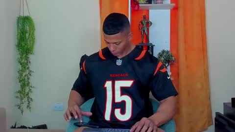 kale thomson online show from February 6, 2025, 4:36 pm