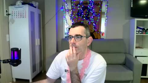 Snapshot of kalem48 chatting on January 2, 2025, 9:43 am MusicMen49 online show from January 2, 2025, 9:43 am