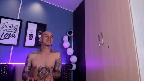 Snapshot of kaletattoos chatting on February 22, 2025, 11:35 pm Kale online show from February 22, 2025, 11:35 pm