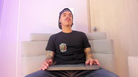 Snapshot of kaletattoos chatting on October 7, 2025, 11:07 am Kale online show from October 7, 2025, 11:07 am