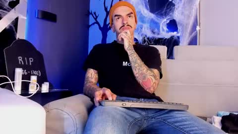 Snapshot of kaletattoos chatting on October 28, 2025, 11:03 am Kale online show from October 28, 2025, 11:03 am