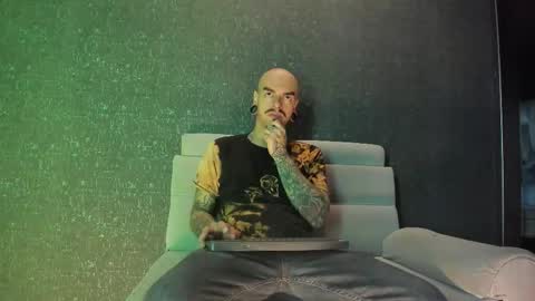 Snapshot of kaletattoos chatting on November 10, 2025, 10:58 am Kale online show from November 10, 2025, 10:58 am