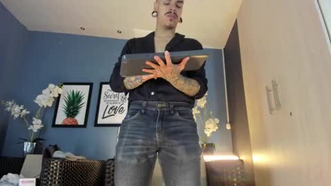 Snapshot of kaletattoos chatting on November 23, 2025, 11:54 am Kale online show from November 23, 2025, 11:54 am