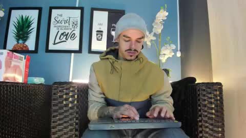 Snapshot of kaletattoos chatting on November 26, 2025, 11:11 am Kale online show from November 26, 2025, 11:11 am