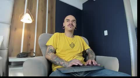 Snapshot of kaletattoos chatting on August 4, 2026, 11:24 am Kale online show from August 4, 2026, 11:24 am