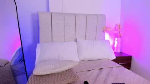 Snapshot of kalibloom_ chatting on May 9, 2026, 11:54 pm Kali Bloom online show from May 9, 2026, 11:54 pm
