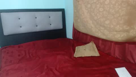 Kalipso and Jones  online show from December 27, 2024, 8:39 pm