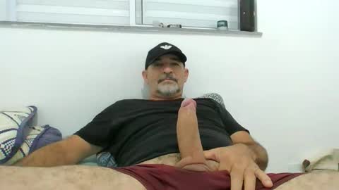 kaliu2021 online show from October 28, 2025, 7:34 am