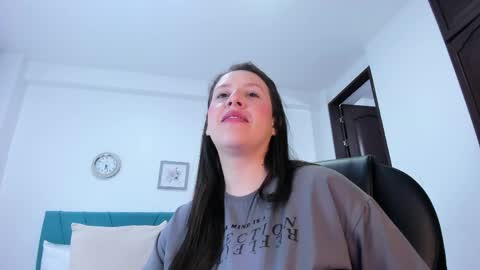 Snapshot of kam_lopez chatting on June 10, 2026, 12:11 am Kamilalopez online show from June 10, 2026, 12:11 am