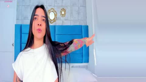 Kamila Betancourt online show from May 18, 2026, 2:45 pm