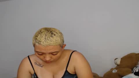 kammy   y   camila online show from February 2, 2026, 11:25 pm