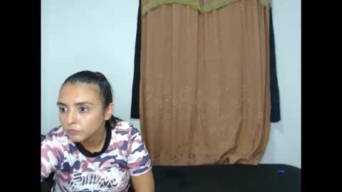 kammy   y   camila online show from April 21, 2026, 1:42 am
