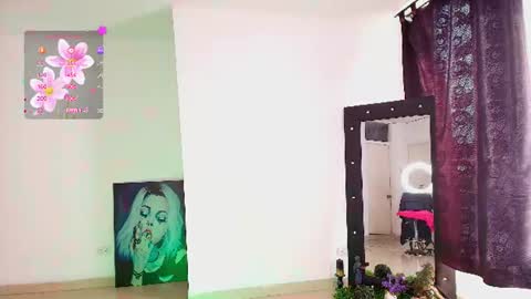 hello  Im Danni online show from July 28, 2026, 6:20 pm