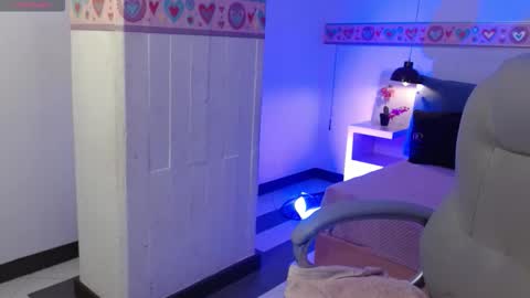 kaoryy_1 online show from December 16, 2025, 11:37 am