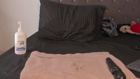 Snapshot of karely_laurent chatting on June 12, 2026, 5:45 pm karely_laurent online show from June 12, 2026, 5:45 pm