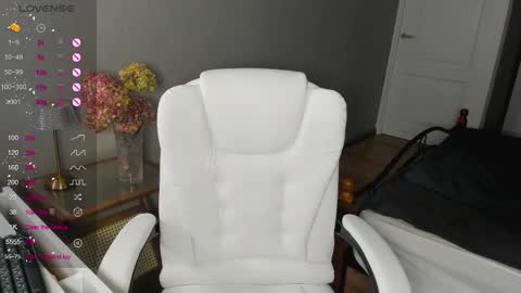 Karen online show from October 5, 2025, 9:51 am