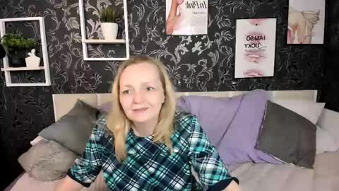 Snapshot of karen_villis chatting on May 24, 2026, 11:59 am Karen online show from May 24, 2026, 11:59 am
